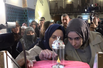 Bursa'da asırlık camide Sakal-ı Şerif izdihamı