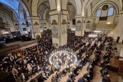 Bayram namazında on binler Ulu Camii'ne akın etti