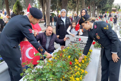 Edirnekapı Şehitliği'nde buruk bayram