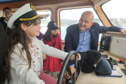 İçişleri Bakanı Soylu çocuklarla boğaz turu yaptı