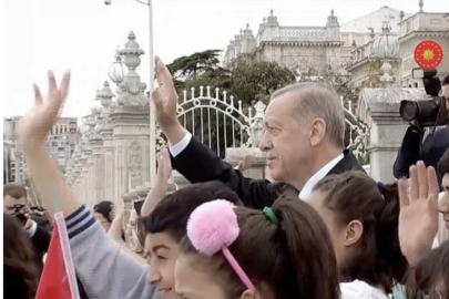 TCG Anadolu, Cumhurbaşkanı Erdoğan'ı selamladı