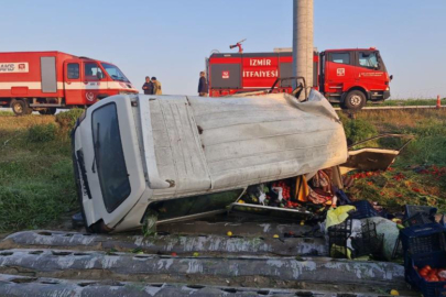 Tire’de minibüs elektrik direğine çarptı: 2 ölü, 1 yaralı