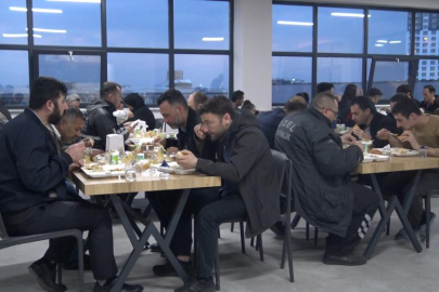 Bursa'da öğrenci ve ihtiyaç sahiplerine  sıcak yemek