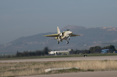 HÜRJET Jet Eğitim Uçağı ilk uçuşunu gerçekleştirdi