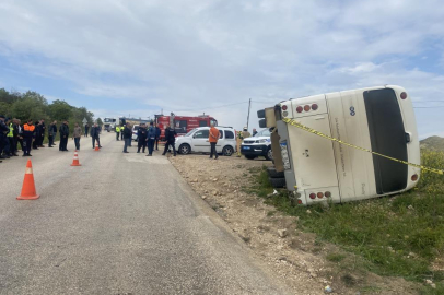 Bursa’da öğrenci servisi ile hafriyat kamyonu çarpıştı: Çok sayıda yaralı var