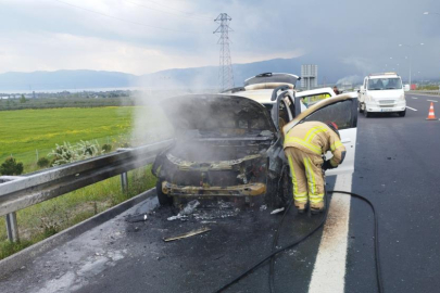 Bursa'da seyir halindeki araç alev topuna döndü
