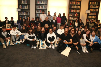 Özgür Ozan öğrencilere Tomris Uyar öyküsü okudu