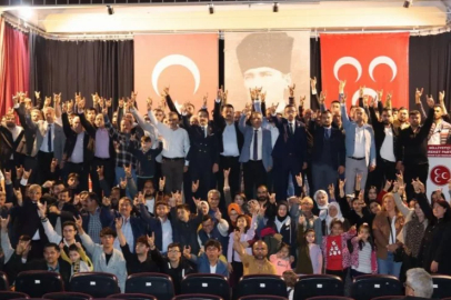 CHP ve İYİ Parti'den istifa eden 324 kişi MHP'ye katıldı
