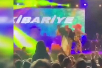 Ünlü sanatçı Kibariye sahneden düştü... O anlar kamerada