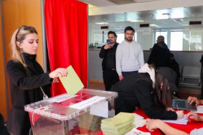 Fransa'daki Türk seçmenlerden sandığa yoğun ilgi