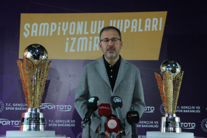 Bakan Kasapoğlu, Spor Toto Süper Lig ve 1. Lig kupalarının tanıtımına katıldı