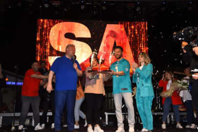 Sinan Akçıl'a sahnede sürpriz