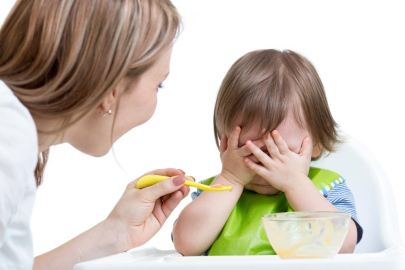Çocuğunuzun mama kaşığını ve emziğini yalamadan bir daha düşünün