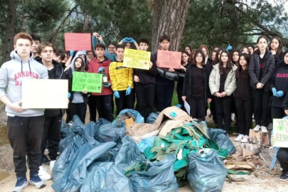 Büyükler kirletti, çocuklar temizledi