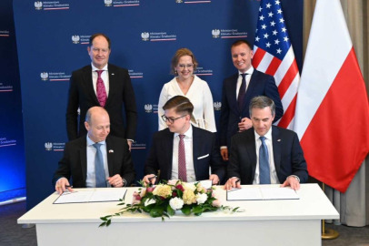 Polonya'nın ilk nükleer enerji santrali için imzalar atıldı