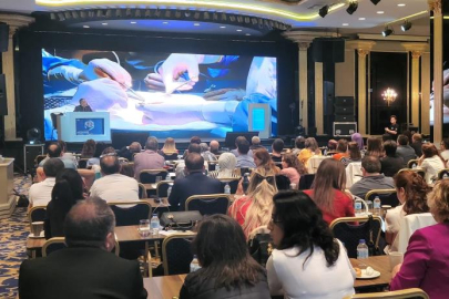 Bursa'da böbrek nakli ameliyatını canlı izlediler