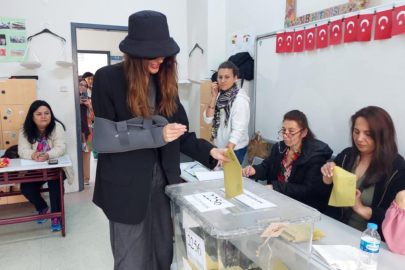 Oyuncu Dilan Çiçek Deniz oyunu kullandı