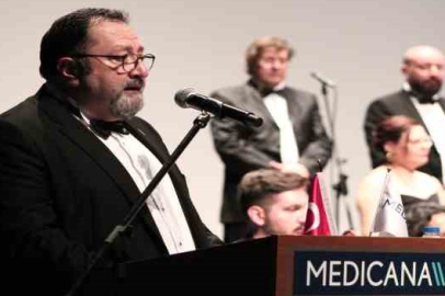 Bursa'da sağlıkçılar ayakta alkışlandı