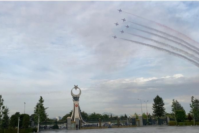 Erdoğan'ın göreve başlama töreninde Türk Yıldızları şov yaptı