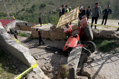 Traktör devrilmesi sonucu baba öldü, çocukları yaralandı