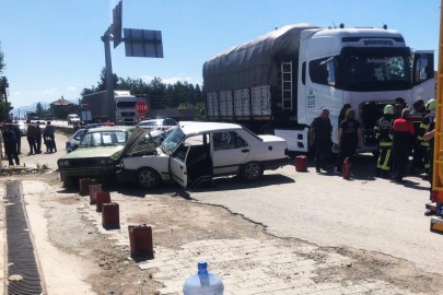 Tırın çarptığı otomobildeki yaşlı çifti ölüm ayırdı