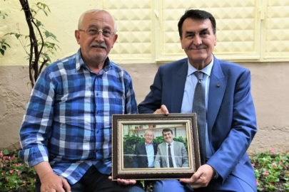 Başkan Dündar, 15 yıl sonra yine aynı pozu verdi