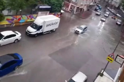 Bursa’da şiddetli yağış hayatı felç etti