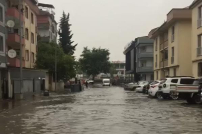 Bursa’da şiddetli yağmur hayatı olumsuz etkiledi