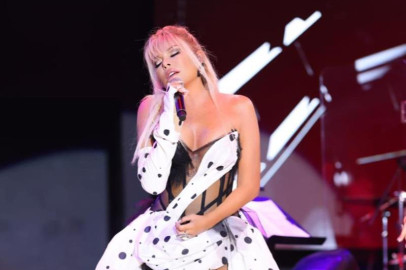 Süperstar Ajda Pekkan hayranlarını coşturdu