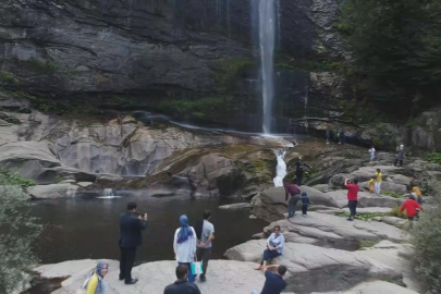 Şehir stresinden kaçanlar, Suuçtu Şelalesine akın etti