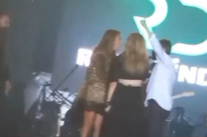 Resul Dindar ve Demet Akalın arasında sahnede gergin anlar