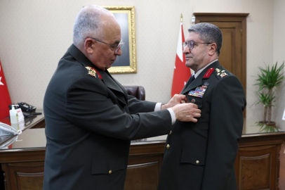 Kara Kuvvetleri Komutanlığında devir-teslim töreni