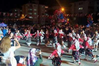 Festivalin gözdesi Yıldızlar folklor ekibi oldu