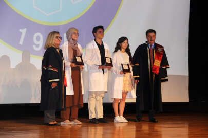 Bursa'da hekim adayları beyaz önlüklerini giydi