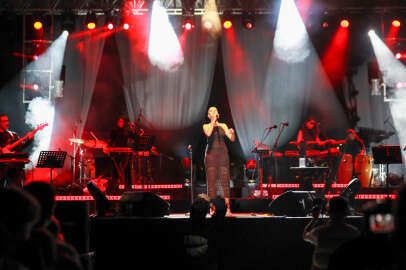 Gemlik Zeytini Festivalinin finalini Melike Şahin yaptı