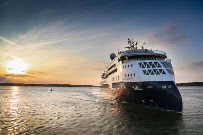 Lüks yolcu gemisi karaya oturdu