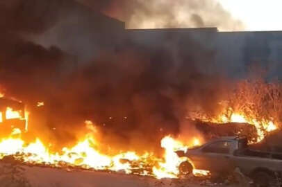 Bursa'da çocukların ateşle oyunu 3 aracı küle çevirdi