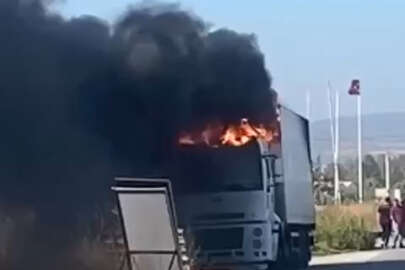 Bursa'da seyir halindeki TIR alevlere teslim oldu