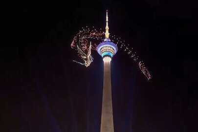 Çin’de bin dronla ejderha gösterisi