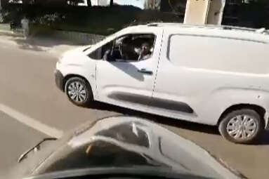 Bursa'da hem kazaya davetiye çıkardı hem küfürler savurdu