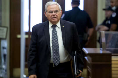 ABD'de Türkiye karşıtı Menendez, Senato'daki görevinden ayrıldı