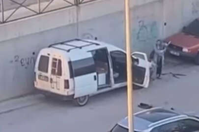 Eski eşine ait araca elindeki sopayla saldırdı