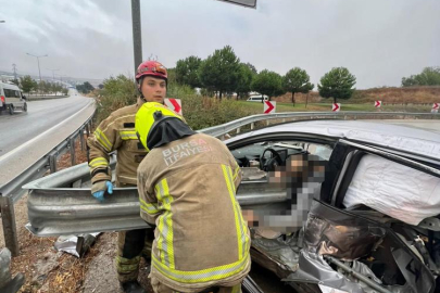 Bursa'da otomobil bariyerlere çarptı: 1 ölü