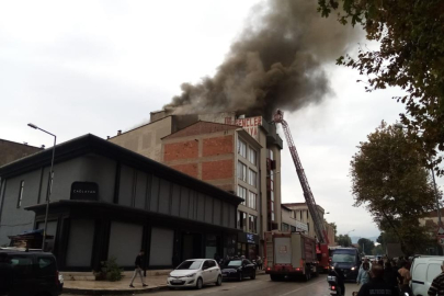 Bursa’da mobilya imalathanesinde yangın