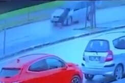 Bursa'da canını hiçe saydı, kendini otomobilin önüne attı