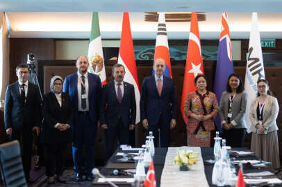 TBMM Başkanı Kurtulmuş, Endonezya Temsilciler Meclisi Başkanı Maharani ile görüştü