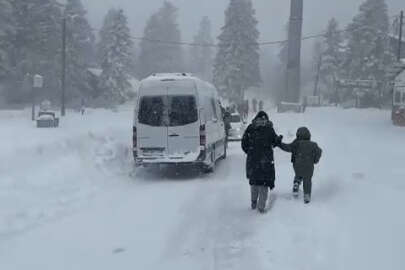 Uludağ'a hazırlıksız çıkan araçlar zor anlar yaşadı