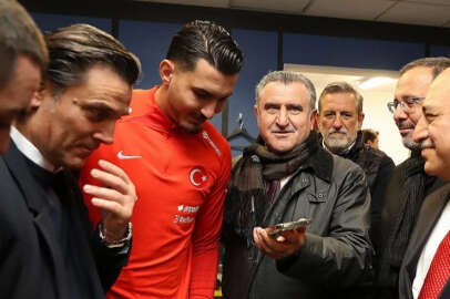 Cumhurbaşkanı Erdoğan, A Milli Futbol Takımı’nı telefonla tebrik etti