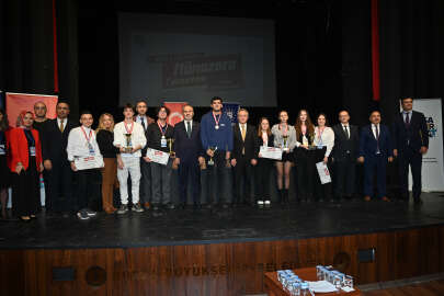 Bursa'da münazarada fikirler yarıştı