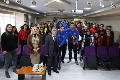 Nilüfer’in hentbolcuları ve öğrencilerden keyifli sohbet